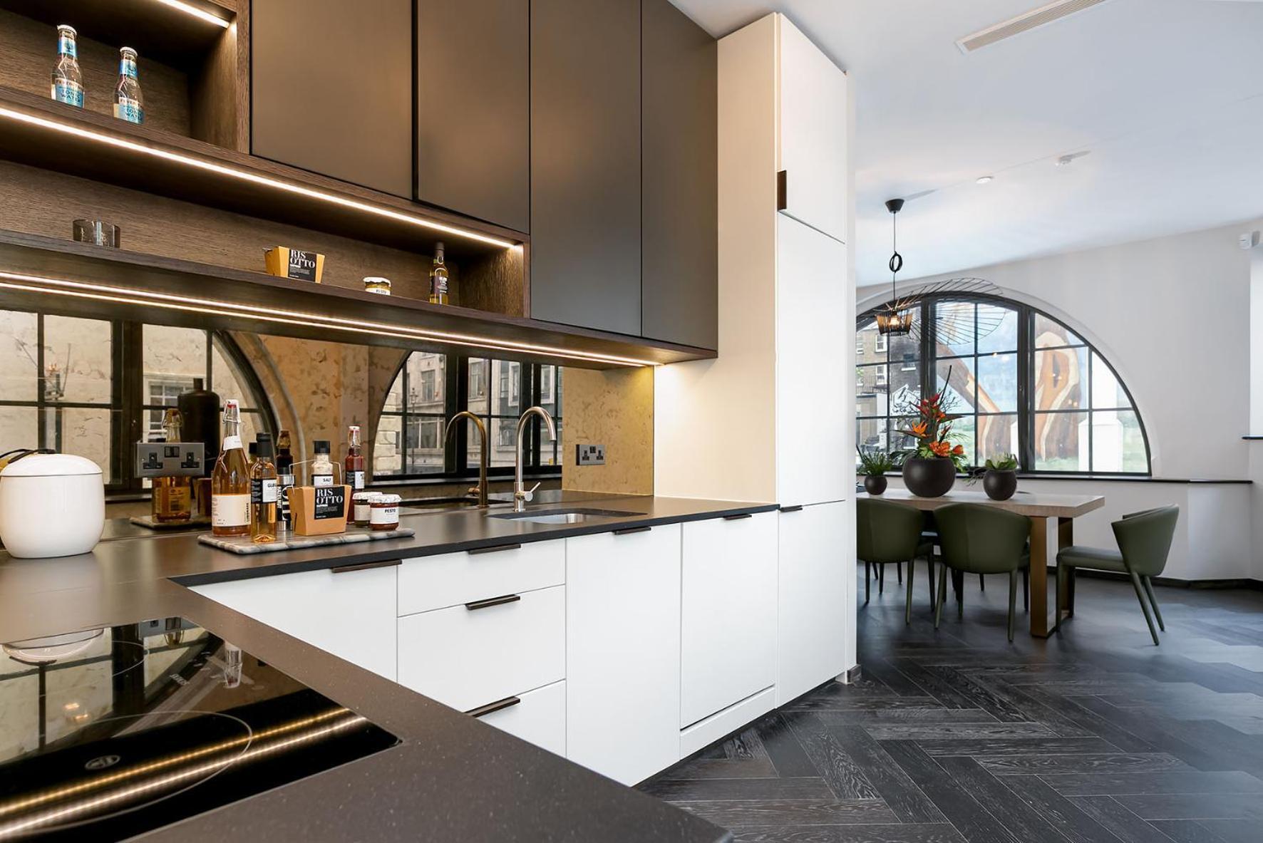 Shh! Oxford St Dream-Come-True Fam Design Hot Spot Лондон Экстерьер фото
