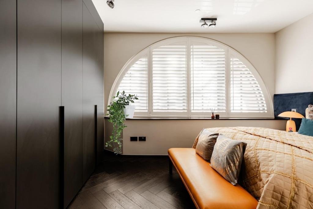 Shh! Oxford St Dream-Come-True Fam Design Hot Spot Лондон Экстерьер фото
