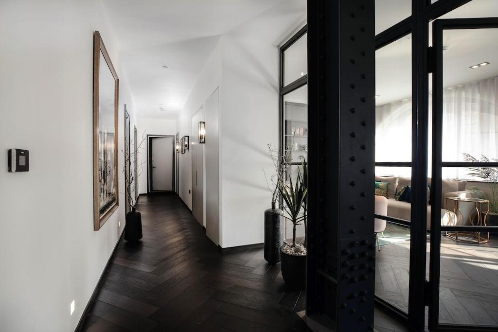 Shh! Oxford St Dream-Come-True Fam Design Hot Spot Лондон Экстерьер фото
