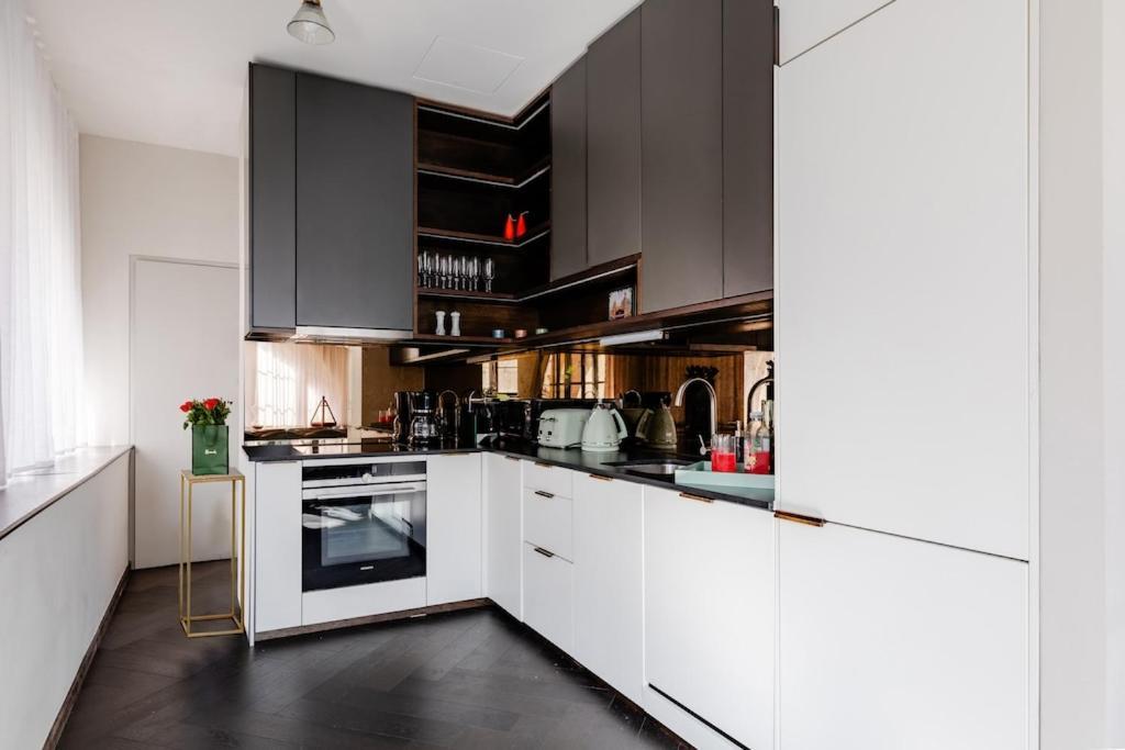 Shh! Oxford St Dream-Come-True Fam Design Hot Spot Лондон Экстерьер фото