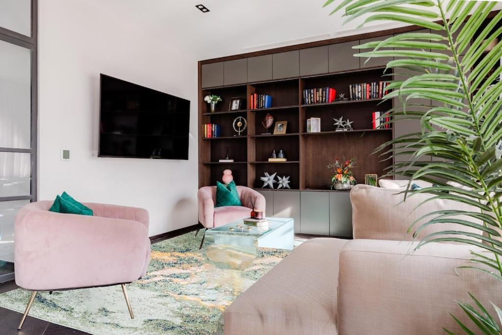 Shh! Oxford St Dream-Come-True Fam Design Hot Spot Лондон Экстерьер фото