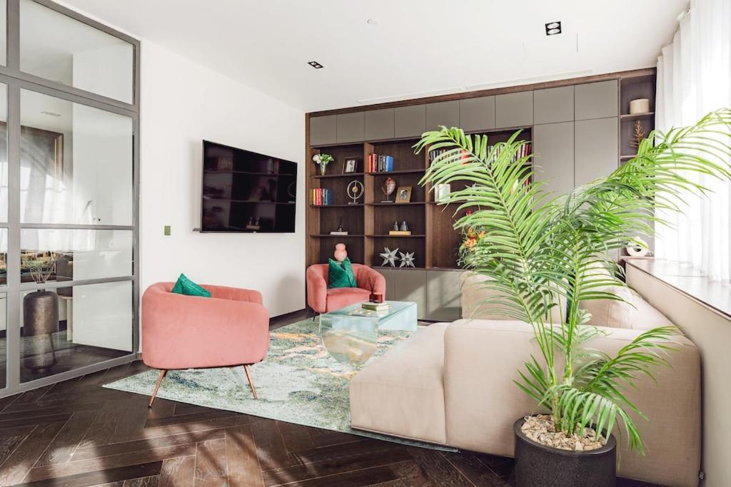 Shh! Oxford St Dream-Come-True Fam Design Hot Spot Лондон Экстерьер фото