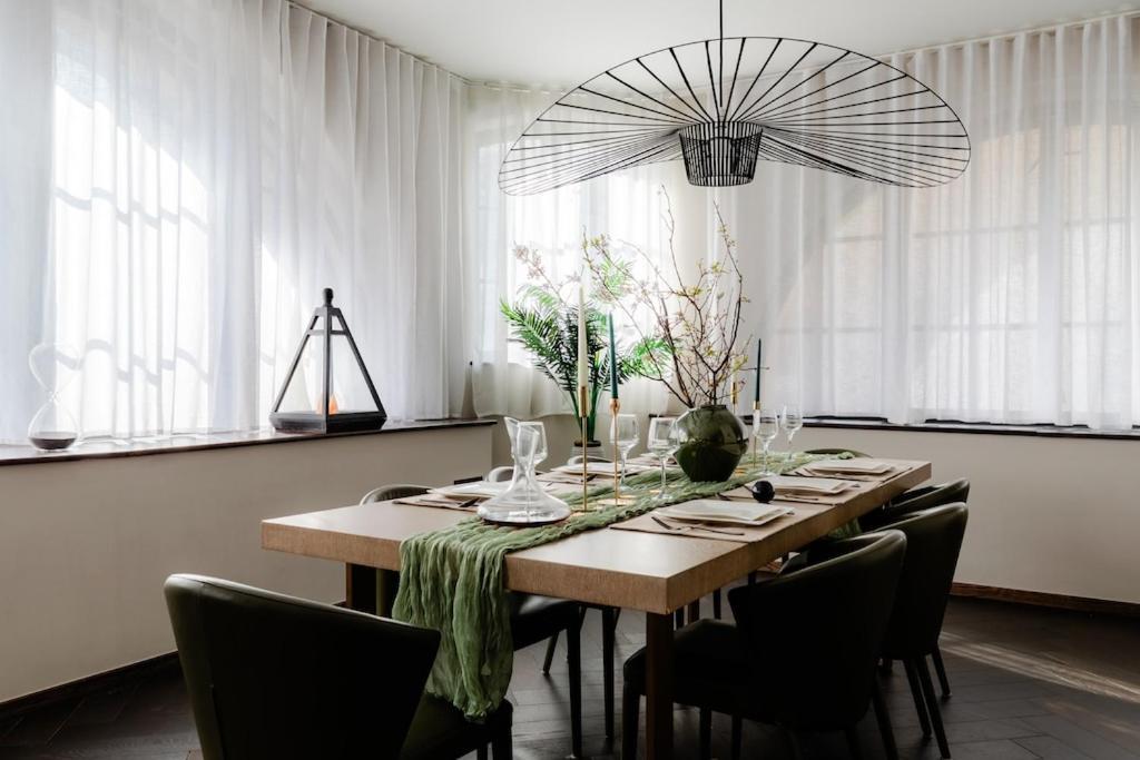 Shh! Oxford St Dream-Come-True Fam Design Hot Spot Лондон Экстерьер фото