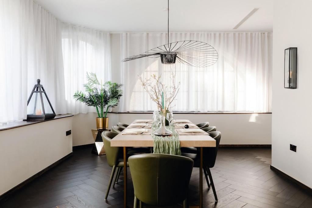 Shh! Oxford St Dream-Come-True Fam Design Hot Spot Лондон Экстерьер фото