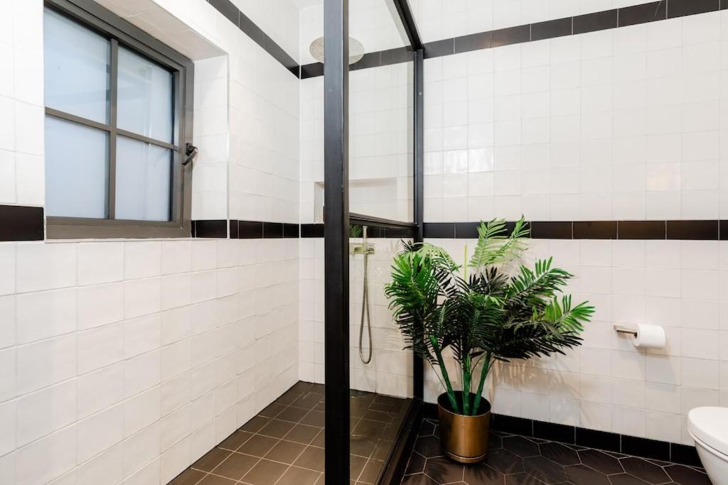 Shh! Oxford St Dream-Come-True Fam Design Hot Spot Лондон Экстерьер фото
